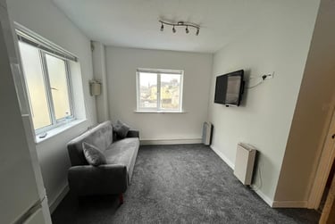 3 bed flat, Gilwell Street,, City Centre, Plymouth, PL48BU - Image 2
